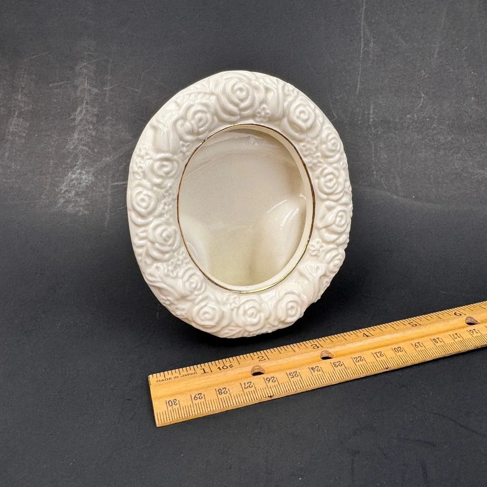 Vtg Ceramic Cream Color w Gold Metallic Accent Small Round Tabletop Frame Roses